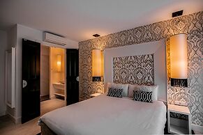 Le Theatre Hotel