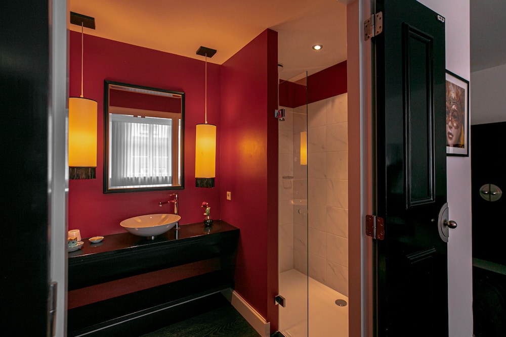 Le Theatre Hotel