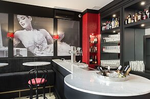 Le Theatre Hotel