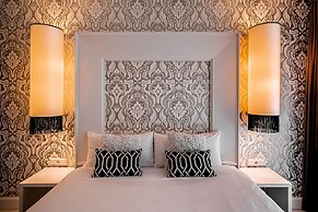 Le Theatre Hotel