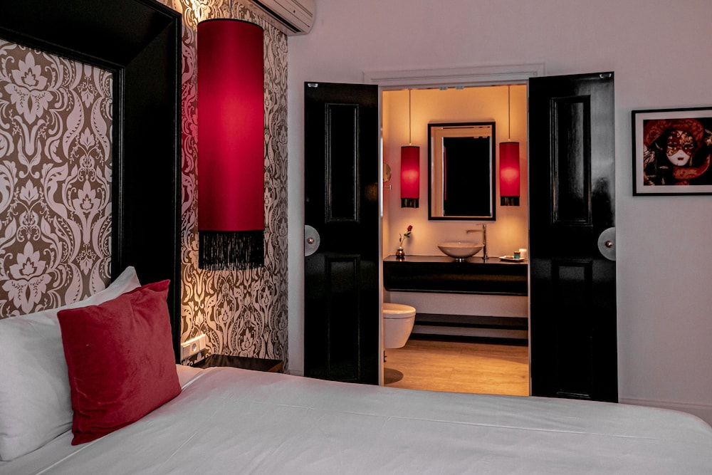 Le Theatre Hotel