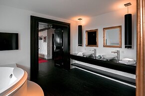 Le Theatre Hotel