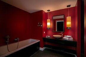 Le Theatre Hotel
