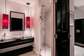 Le Theatre Hotel