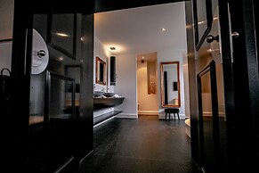 Le Theatre Hotel