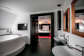 Le Theatre Hotel