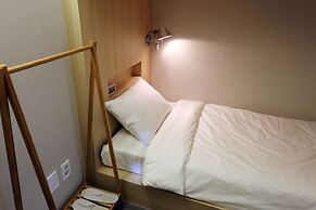 Hotel 8 Hours