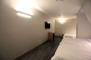 Hotel 8 Hours
