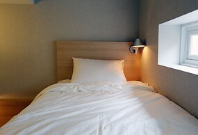 Hotel 8 Hours