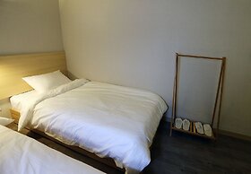 Hotel 8 Hours