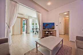 Tropicana Pool Villa