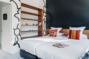 Totem, Friendly Hotel