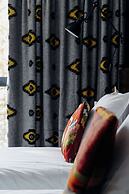 Totem, Friendly Hotel