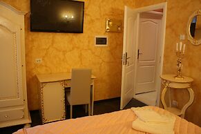 Pope's Suites
