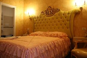 Pope's Suites