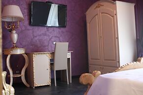 Pope's Suites