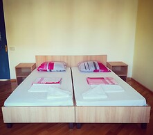 JR's House - Hostel