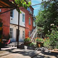 JR's House - Hostel