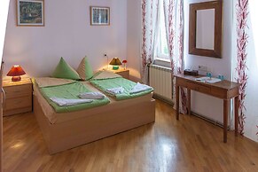 JR's House - Hostel