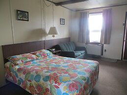 Adams Golden Acres Motel