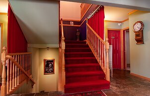 Earl Grey Lodge