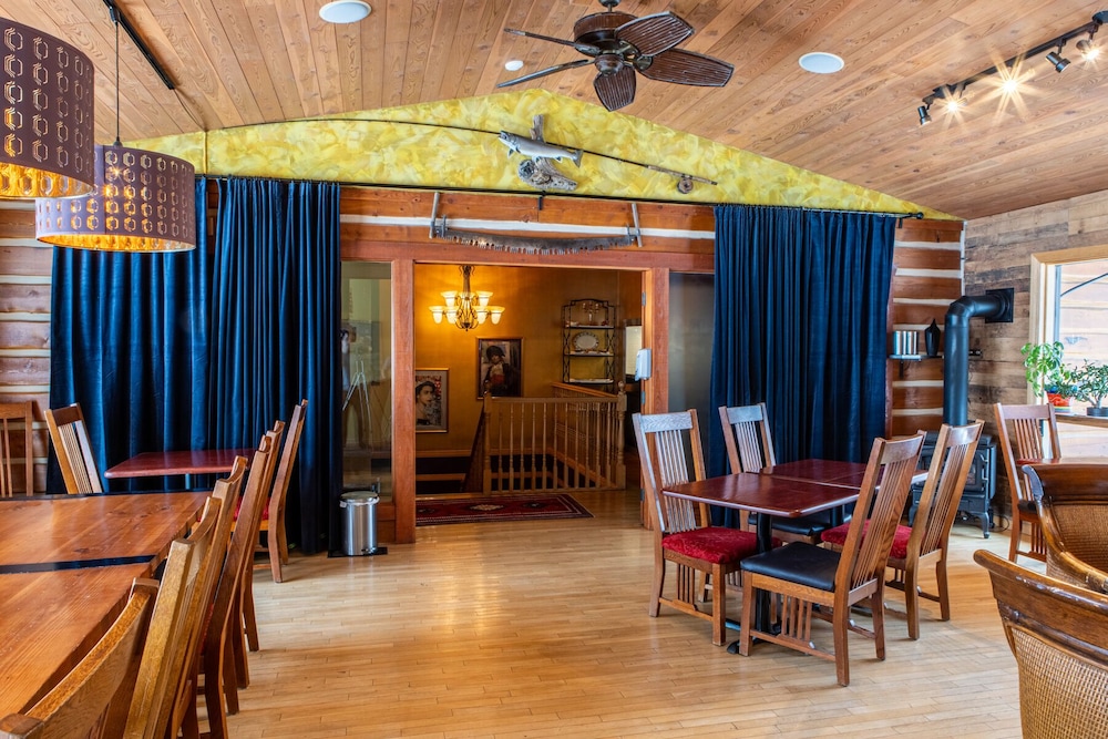 Earl Grey Lodge