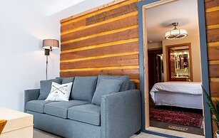 Earl Grey Lodge