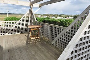 Island Breeze Motel
