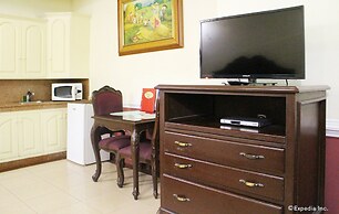 Kokomo's Suites Hotel