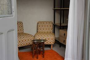 Riad Emberiza Sahari