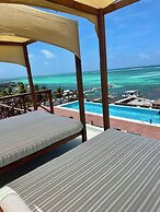 Sandbar Beachfront Hotel & Hostel