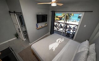 Sandbar Beachfront Hotel & Hostel