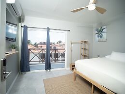 Sandbar Beachfront Hotel & Hostel
