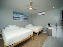 Sandbar Beachfront Hotel & Hostel