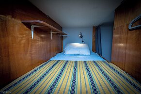 Sandbar Beachfront Hotel & Hostel