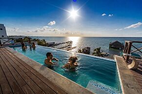 Sandbar Beachfront Hotel & Hostel