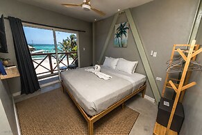 Sandbar Beachfront Hotel & Hostel