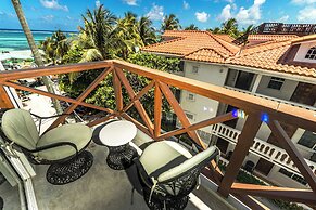 Sandbar Beachfront Hotel & Hostel