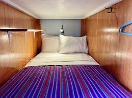 Sandbar Beachfront Hotel & Hostel