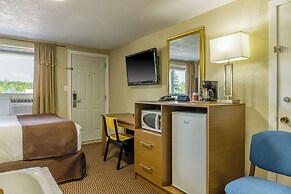 Motel 6 Campbellford, ON