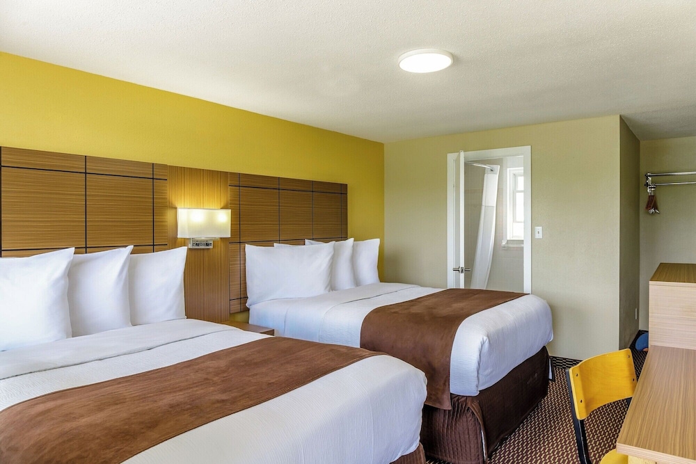 Motel 6 Campbellford, ON