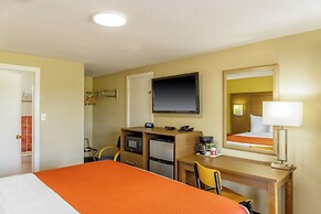 Motel 6 Campbellford, ON