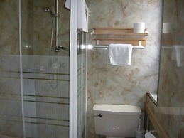 Dutchman Hotel