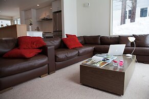 Yutaka Townhouse