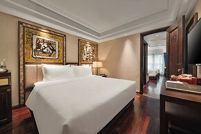 Peridot Gallery Classic Hotel