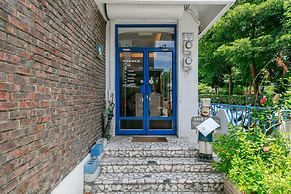 Oia Cafe B&B