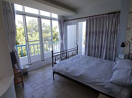 Oia Cafe B&B