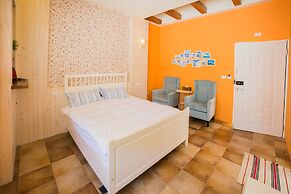 Oia Cafe B&B