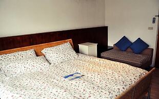 Oia Cafe B&B