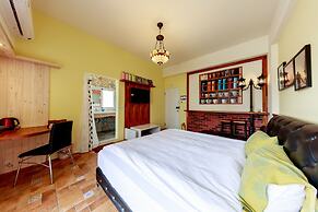 Oia Cafe B&B